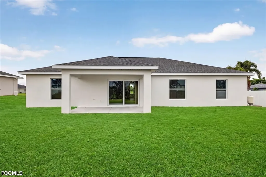 2714 NW 3rd Place Cape Coral FL 33993