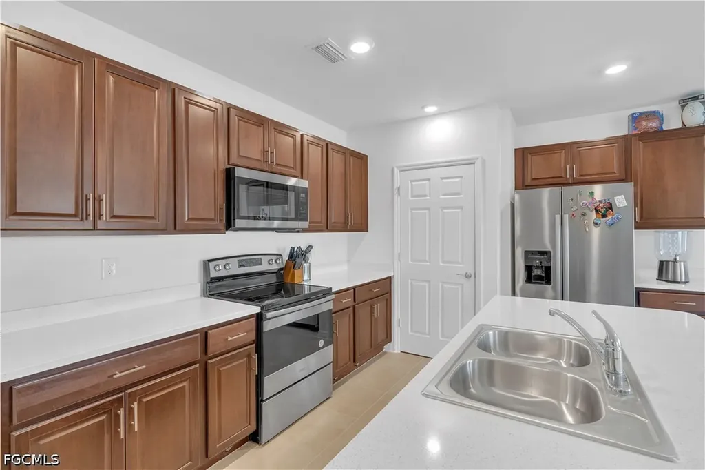 511 SW 26th Avenue Cape Coral FL 33991