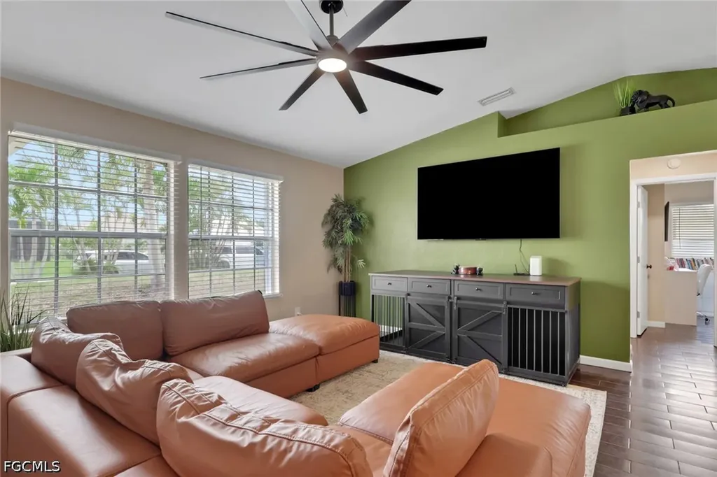 621 SW 29th Terrace Cape Coral FL 33914