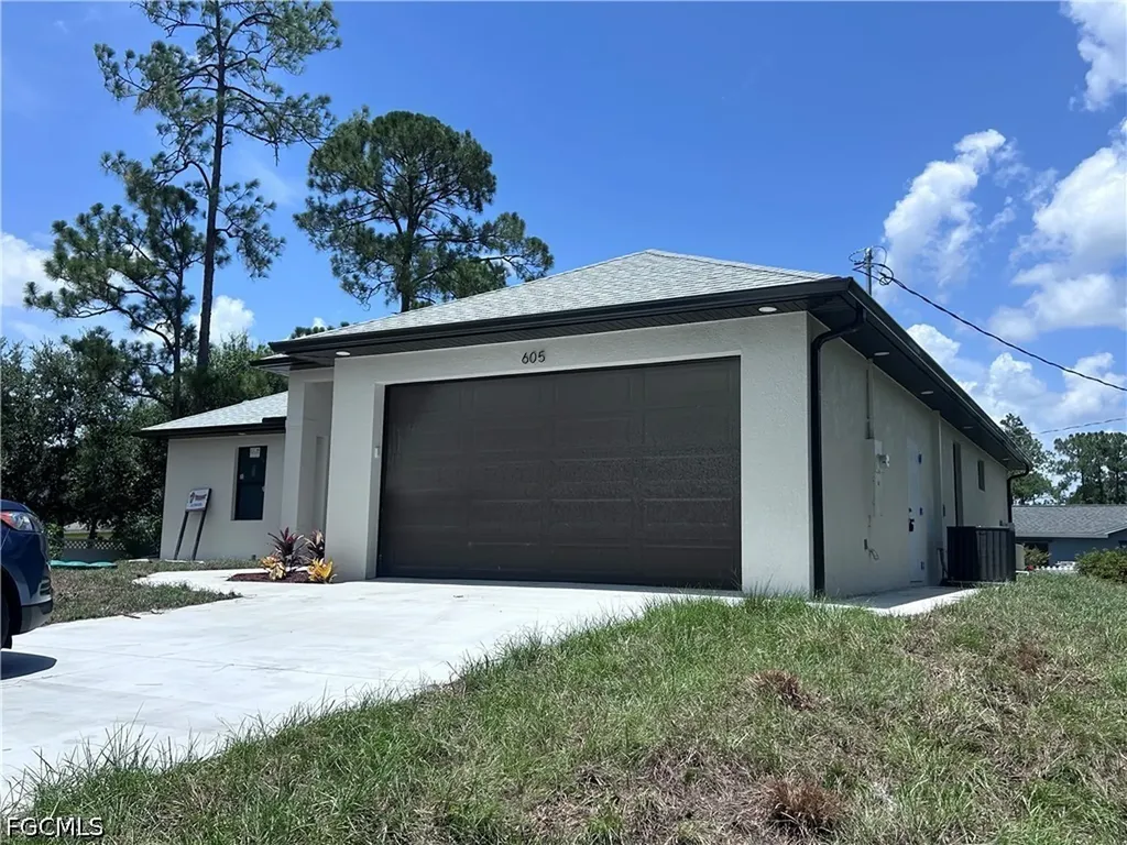 605 E 14th Street Lehigh Acres FL 33972