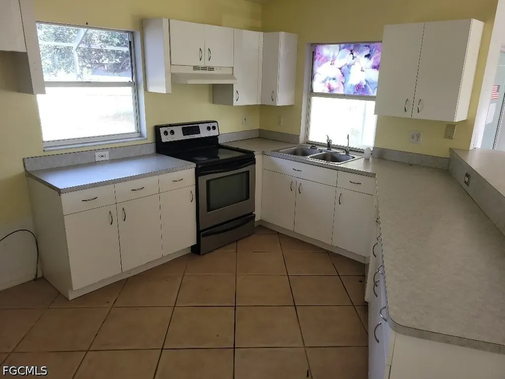 208 NW 4th Avenue Cape Coral FL 33993