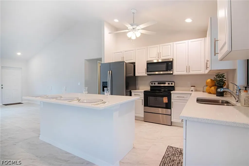 3594 NE 9th Place Cape Coral FL 33909