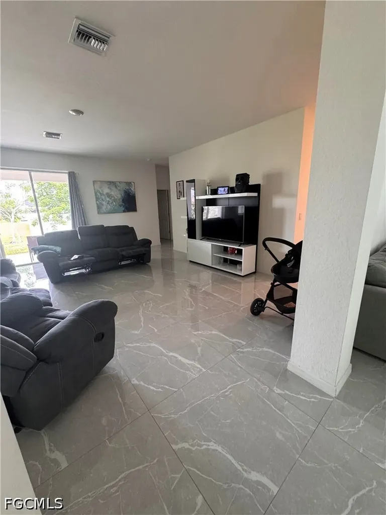 1820 NW 19th Avenue Cape Coral FL 33993