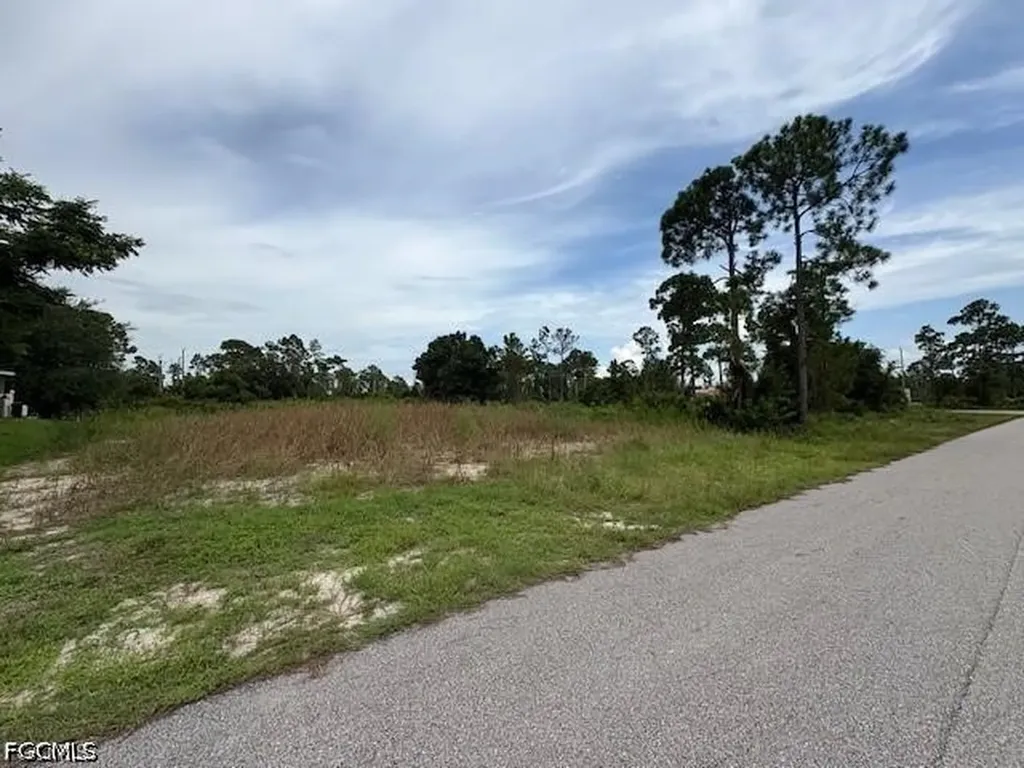 1055 Manta Avenue S Lehigh Acres FL 33974