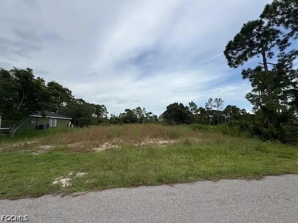 1055 Manta Avenue S Lehigh Acres FL 33974