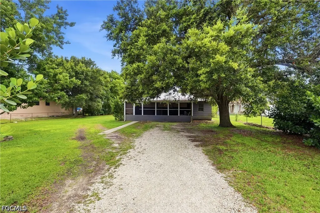 133 2nd Street Naples FL 34113