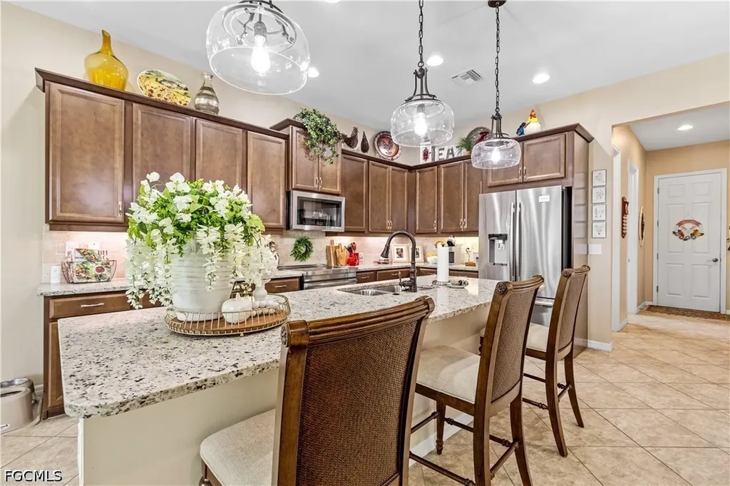 2875 Sunset Pointe Circle E Cape Coral FL 33914