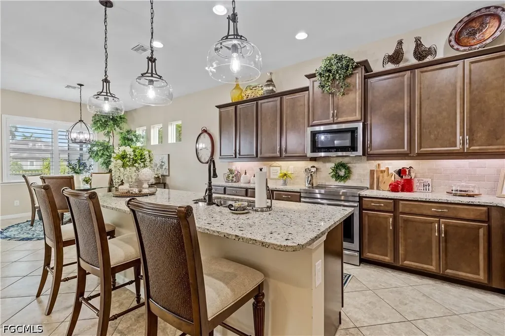 2875 Sunset Pointe Circle E Cape Coral FL 33914