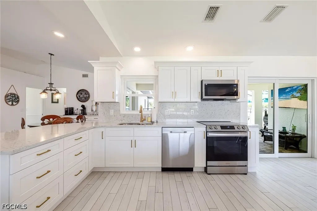 3504 SW 6th Street Cape Coral FL 33991