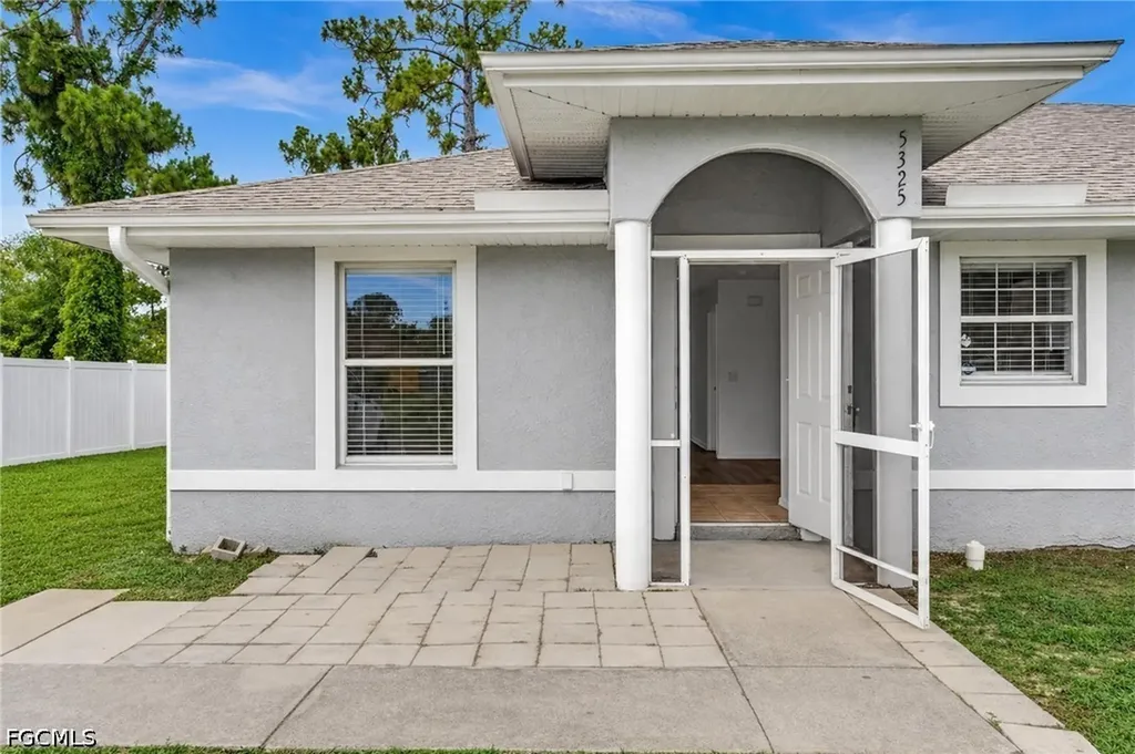 5327 30th Street SW Lehigh Acres FL 33973