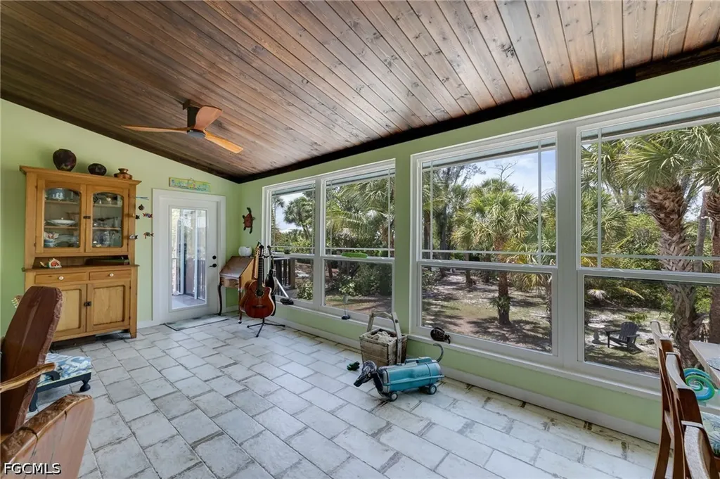 1318 Junonia Street Sanibel FL 33957