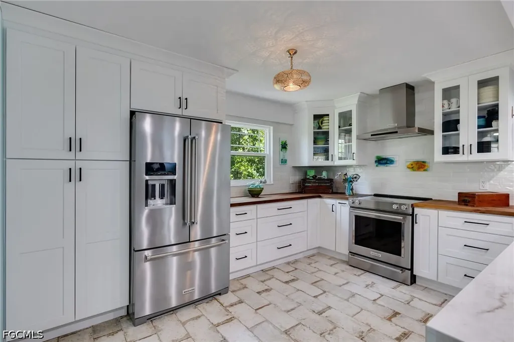 1318 Junonia Street Sanibel FL 33957