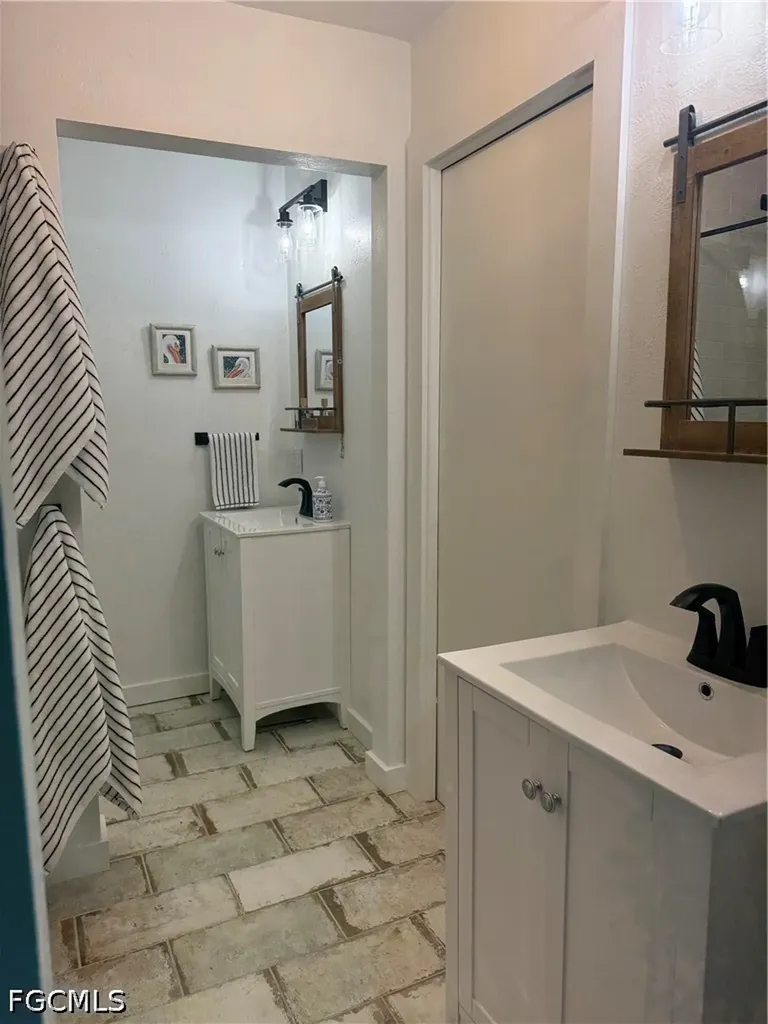 1318 Junonia Street Sanibel FL 33957