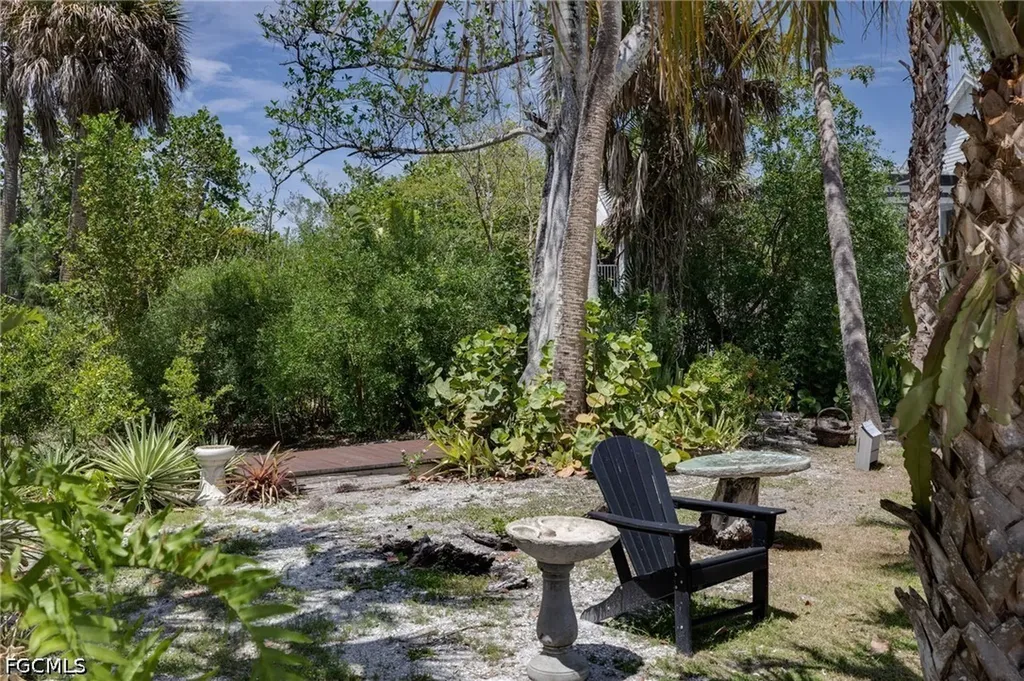 1318 Junonia Street Sanibel FL 33957