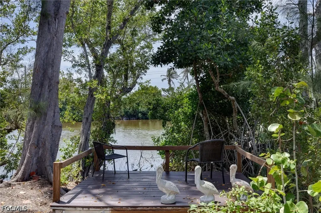 1318 Junonia Street Sanibel FL 33957