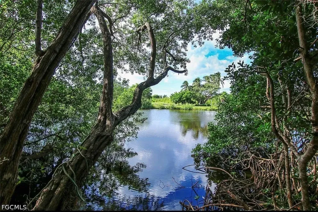 1318 Junonia Street Sanibel FL 33957