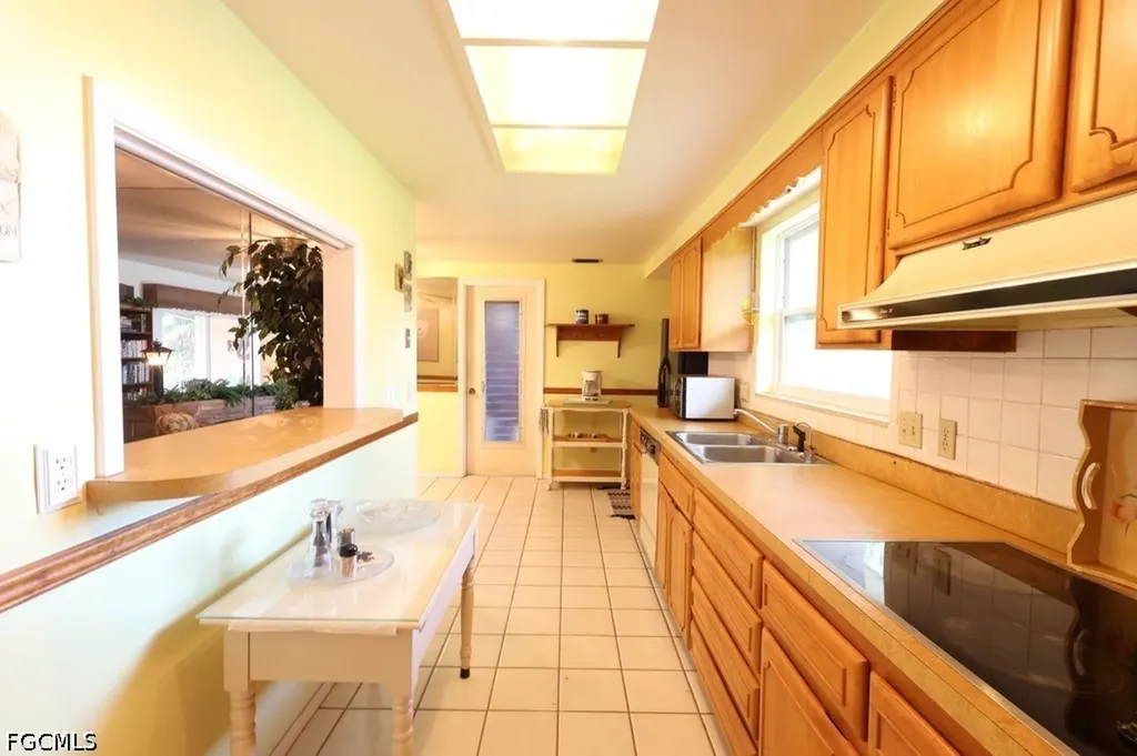 5227 Glade Court Cape Coral FL 33904