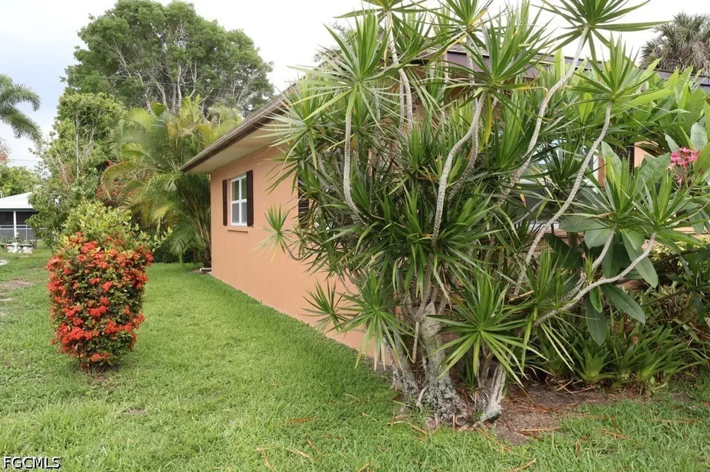 5227 Glade Court Cape Coral FL 33904