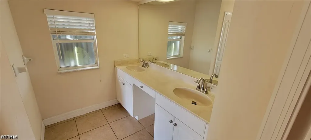 902 SW 21st Lane Cape Coral FL 33991