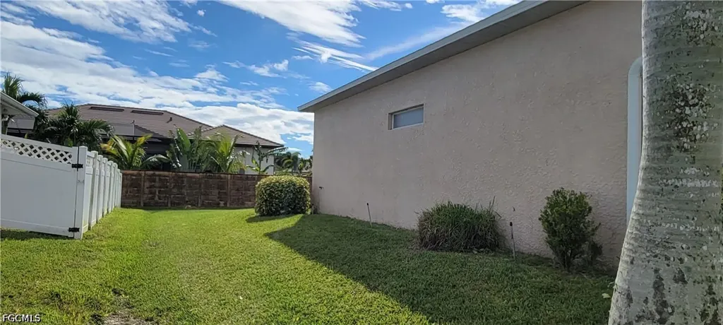 902 SW 21st Lane Cape Coral FL 33991