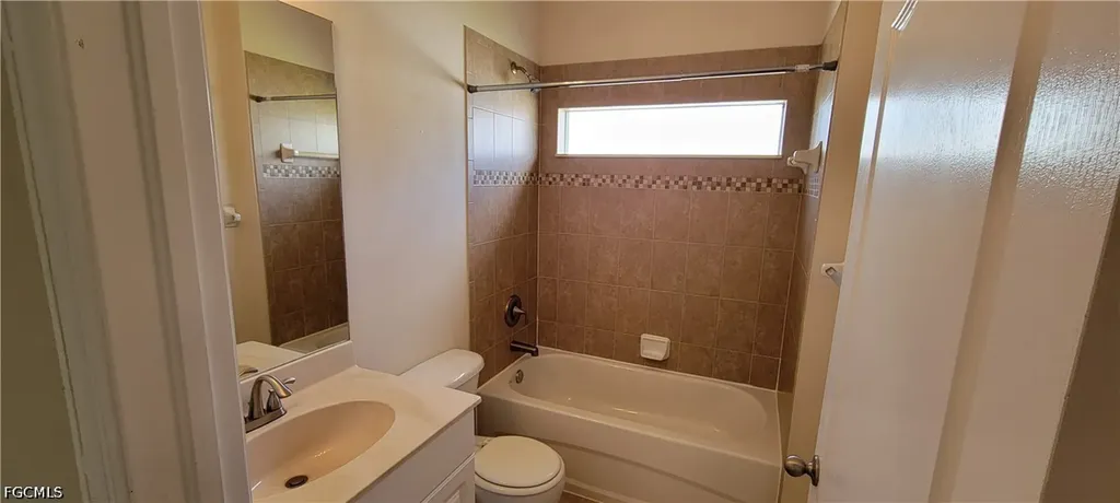 902 SW 21st Lane Cape Coral FL 33991