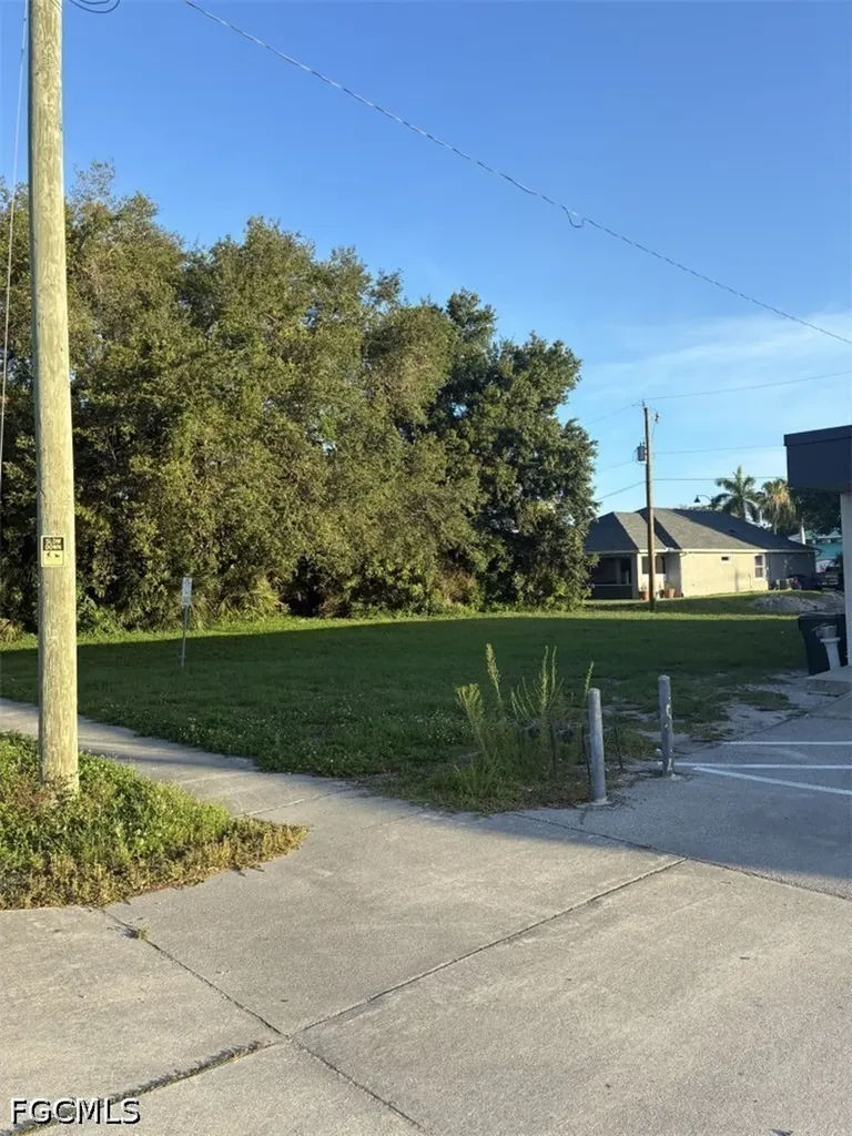 1925 Suwanee Avenue Fort Myers FL 33901