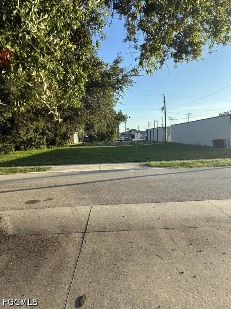 1925 Suwanee Avenue Fort Myers FL 33901