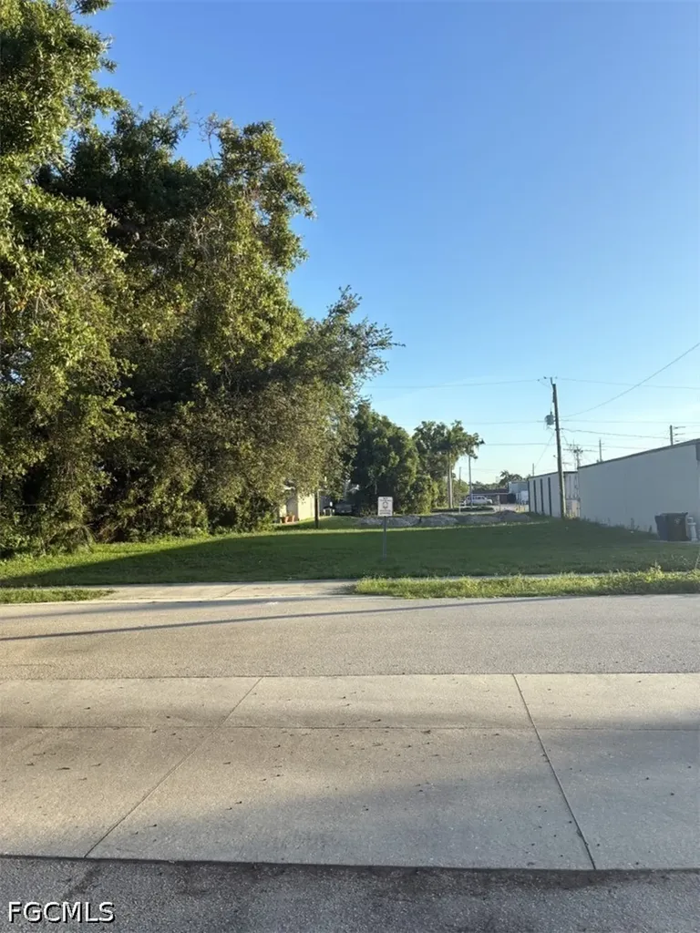 1925 Suwanee Avenue Fort Myers FL 33901