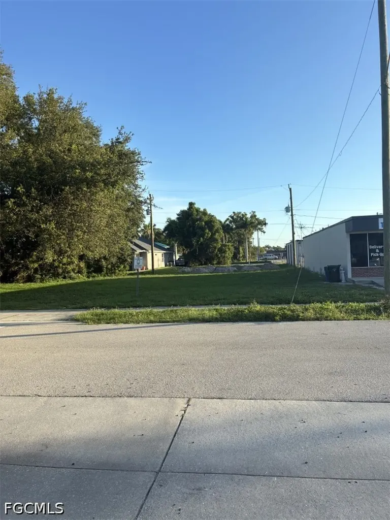 1925 Suwanee Avenue Fort Myers FL 33901