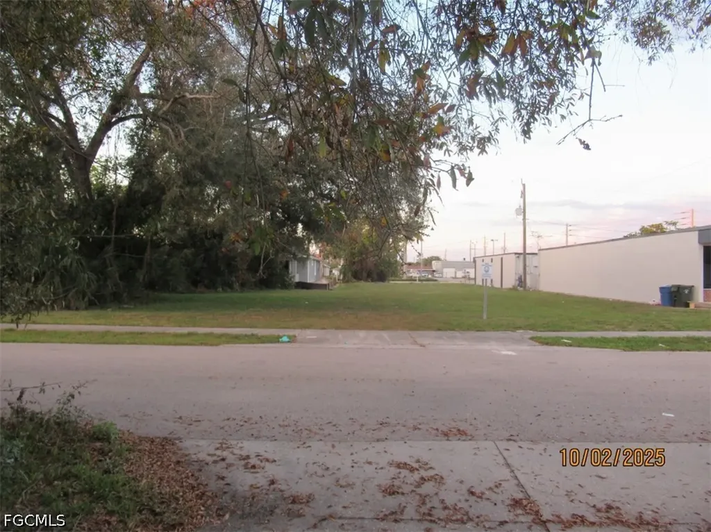 1925 Suwanee Avenue Fort Myers FL 33901