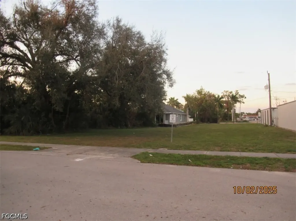 1925 Suwanee Avenue Fort Myers FL 33901