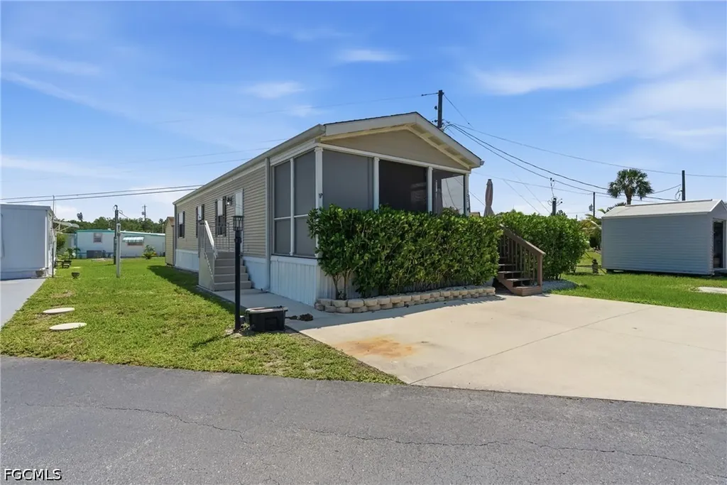 5558 Palm Beach Boulevard Fort Myers FL 33905