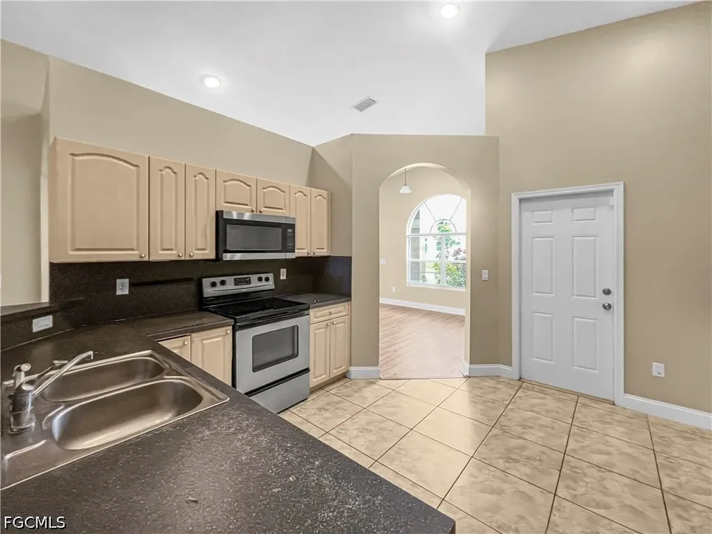 2105 NE 15th Terrace Cape Coral FL 33909