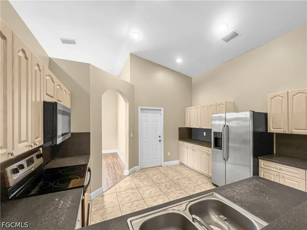 2105 NE 15th Terrace Cape Coral FL 33909
