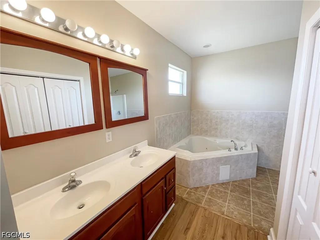 2105 NE 15th Terrace Cape Coral FL 33909