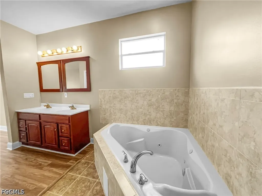 2105 NE 15th Terrace Cape Coral FL 33909