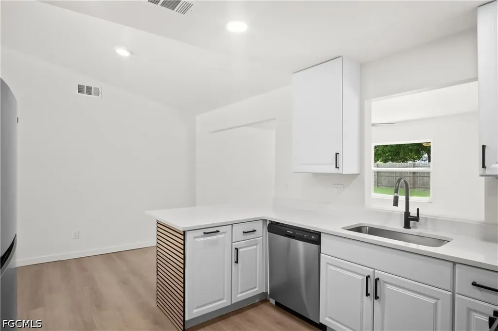1411 SE 5th Place Cape Coral FL 33990