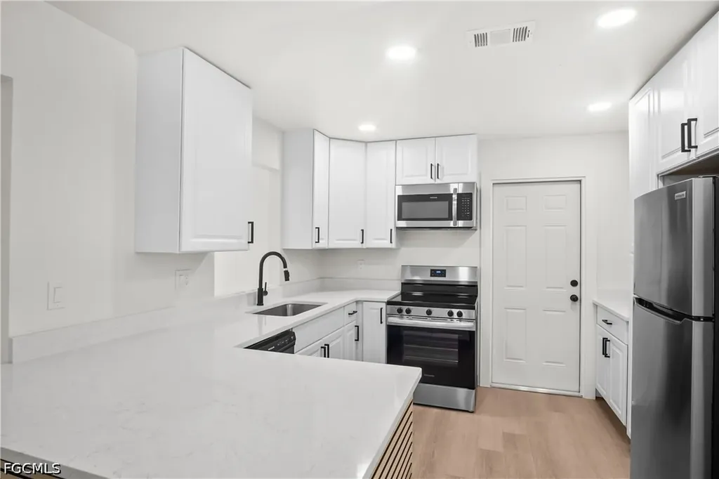 1411 SE 5th Place Cape Coral FL 33990