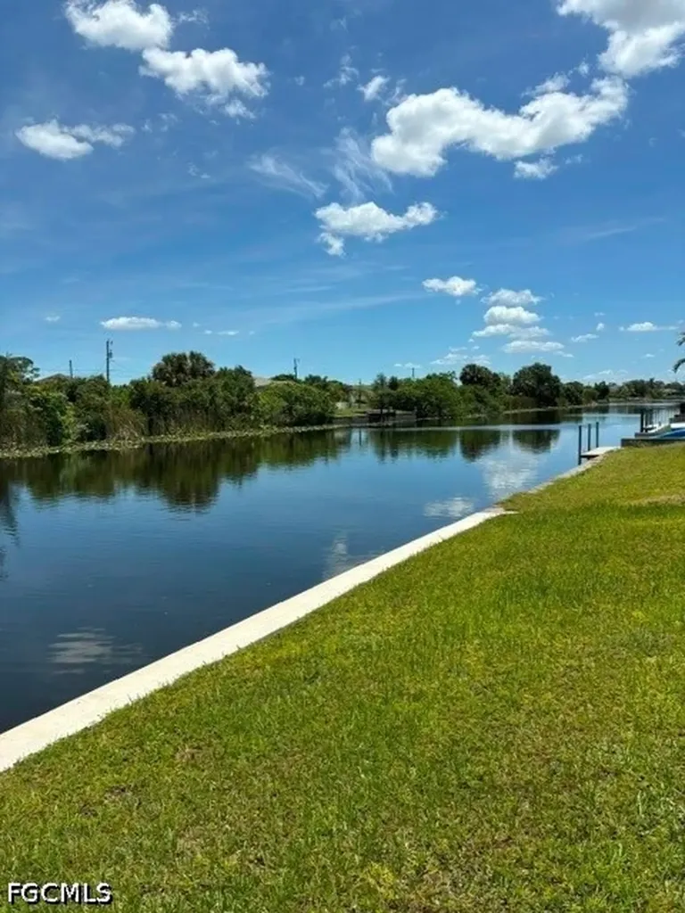 2827 SW 2nd Terrace Cape Coral FL 33991