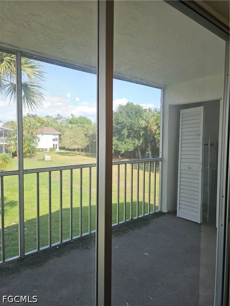 8101 Country Road Fort Myers FL 33919