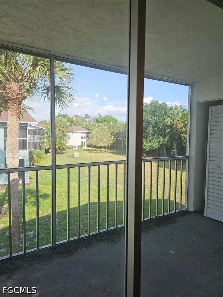 8101 Country Road Fort Myers FL 33919