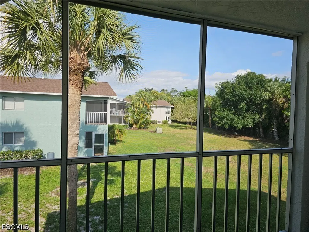 8101 Country Road Fort Myers FL 33919