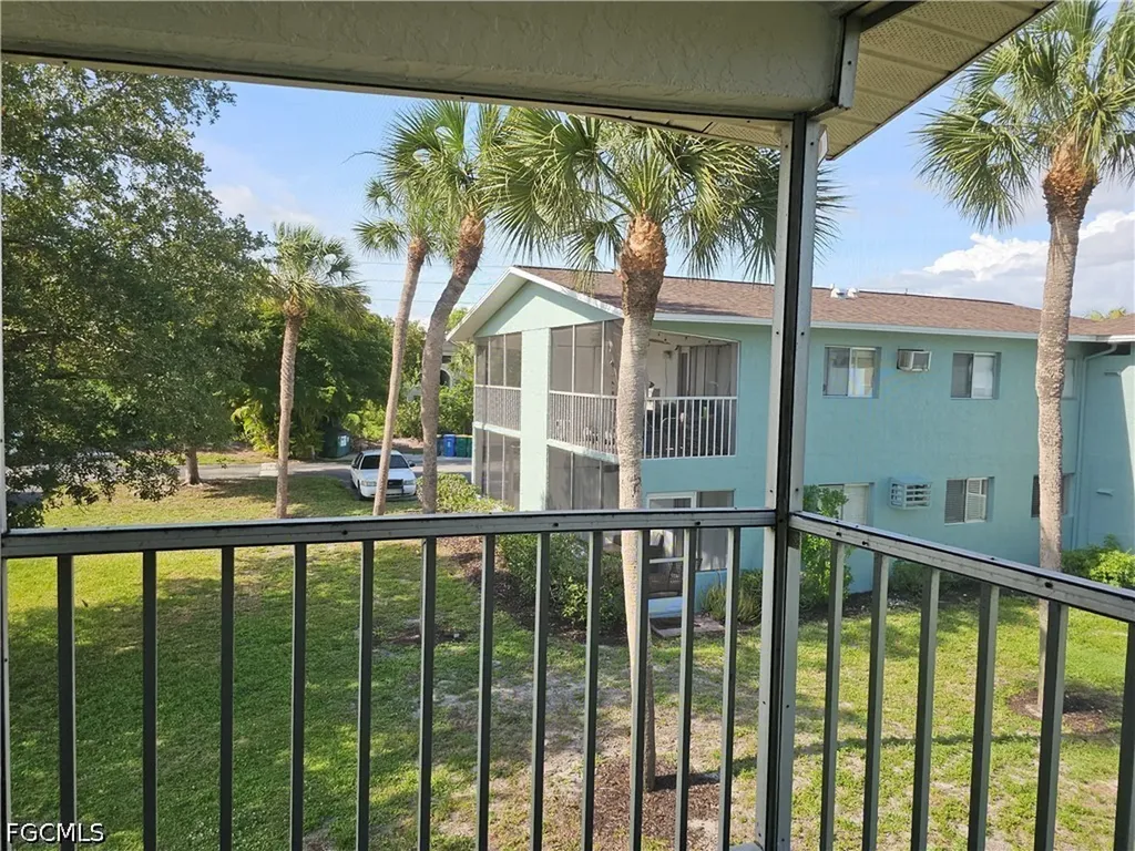 8101 Country Road Fort Myers FL 33919