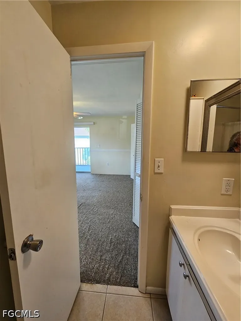 8101 Country Road Fort Myers FL 33919