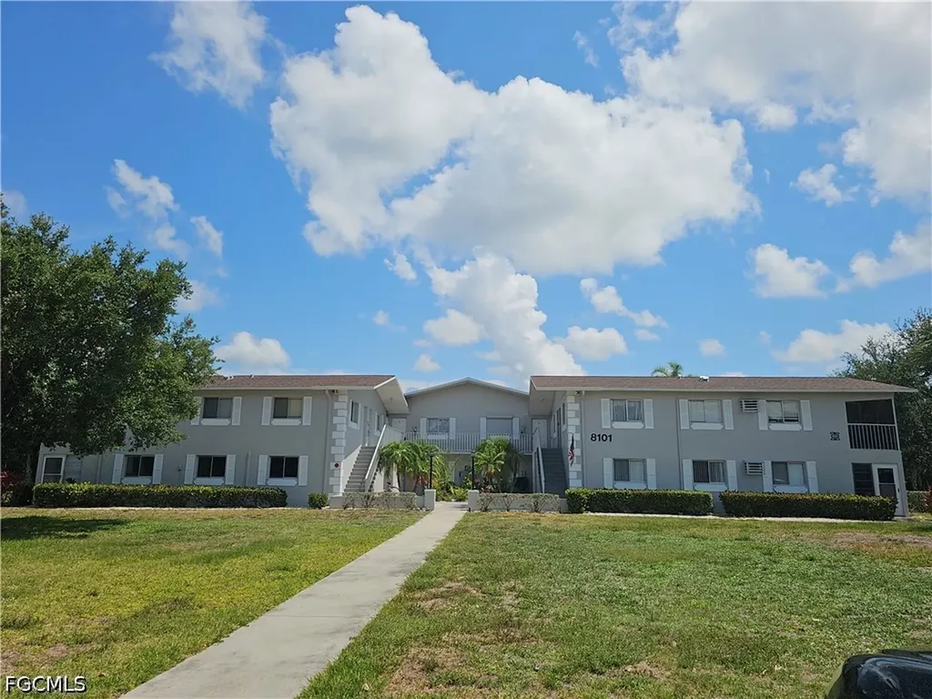8101 Country Road Fort Myers FL 33919