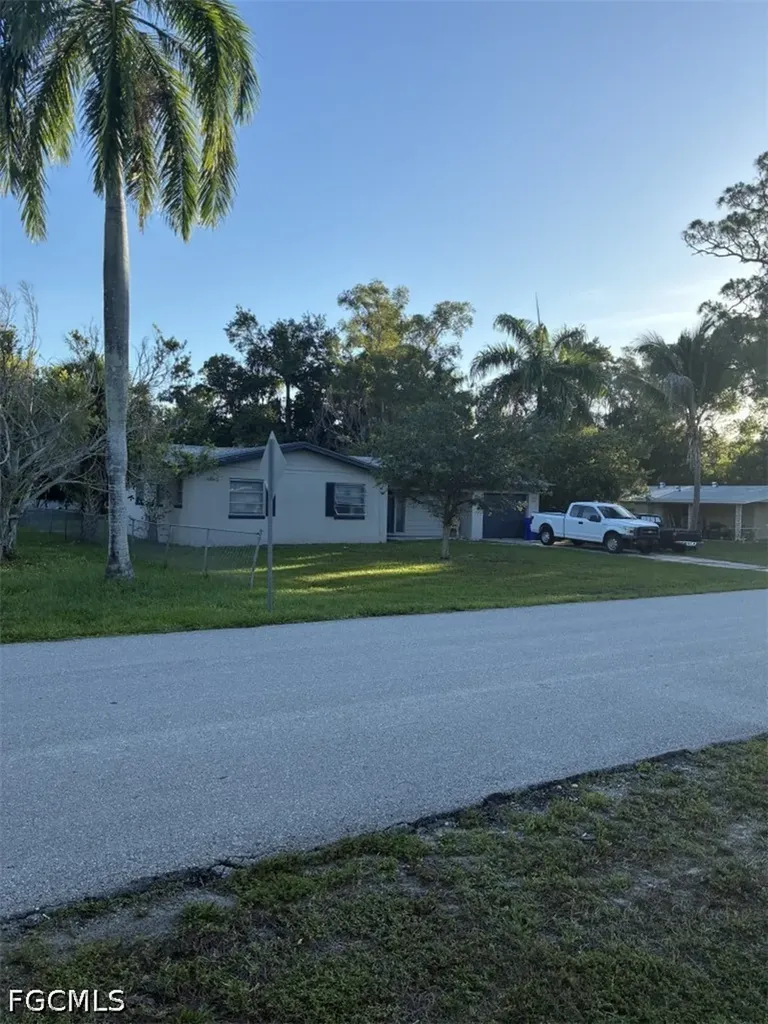 1839 Passaic Avenue Fort Myers FL 33901