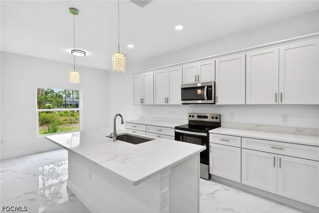810 Jackson Avenue Lehigh Acres FL 33972