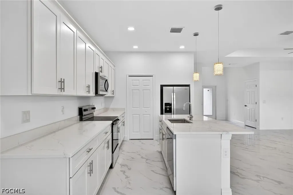 810 Jackson Avenue Lehigh Acres FL 33972