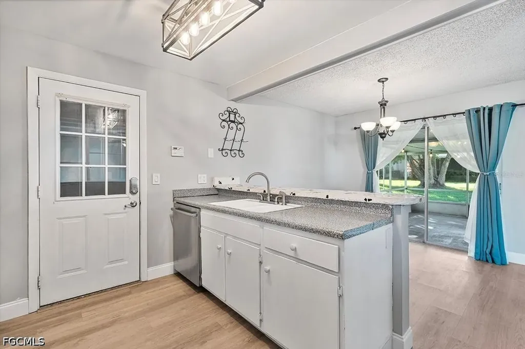 5556 Memorial Drive Orlando FL 32821
