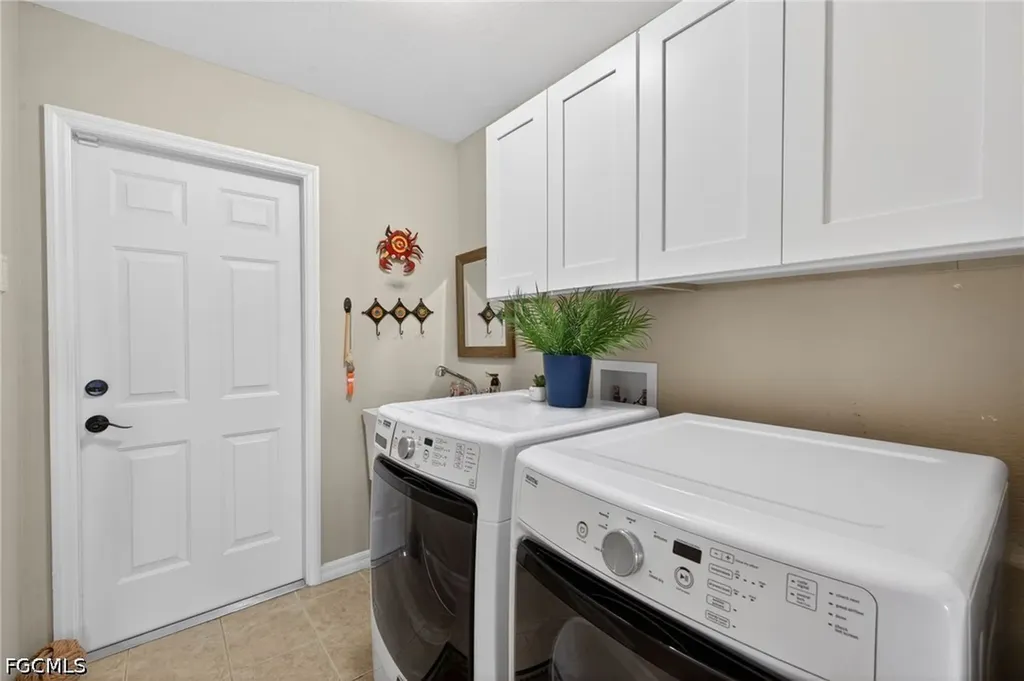527 SW 40th Terrace Cape Coral FL 33914